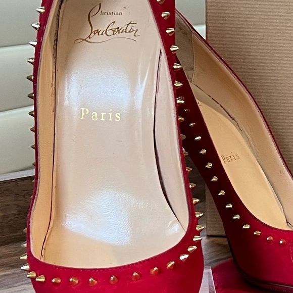 💯 AUTH Christian Louboutin Anjalina 100 pumps red in suede with gold spikes - Picture 7 of 15